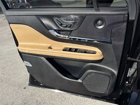 Used 2022 Lincoln Corsair Reserve w/ Equipment Group 201A image 8