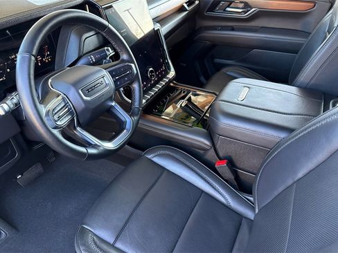 Used 2025 GMC Yukon XL Denali image 4