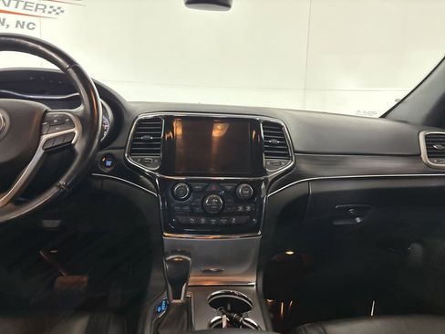 Used 2022 Jeep Grand Cherokee Limited image 23