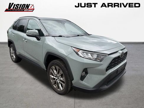 Used 2019 Toyota RAV4 XLE Premium AWD/4WD image 3
