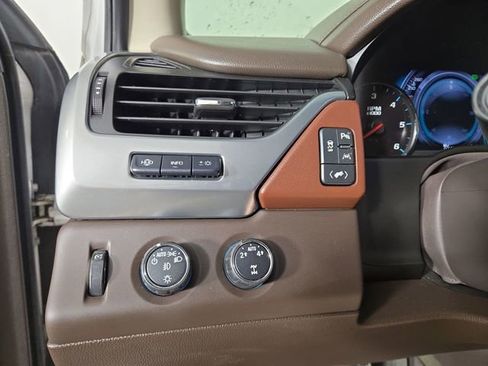 Used 2016 Chevrolet Tahoe LTZ AWD/4WD image 29