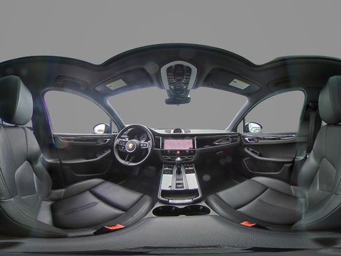 Used 2022 Porsche Macan image 30