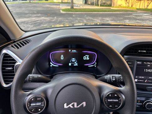 Used 2025 Kia Soul LX w/ LX Technology Package FWD image 29