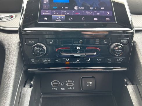 New 2025 Jeep Grand Cherokee 4WD image 12