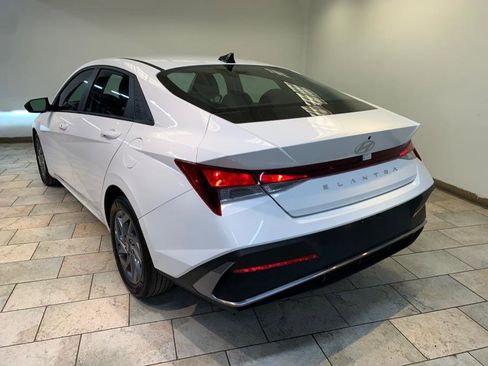 Used 2024 Hyundai Elantra SEL image 5