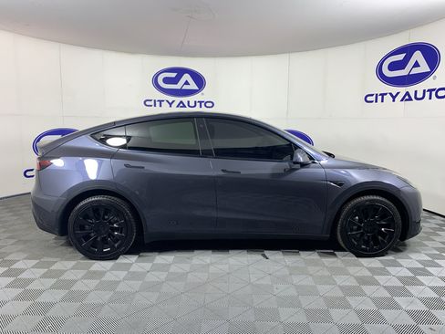 Used 2022 Tesla Model Y Long Range AWD/4WD image 2