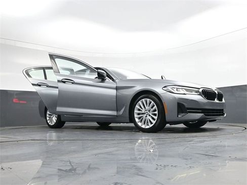 Used 2023 BMW 530i xDrive image 38