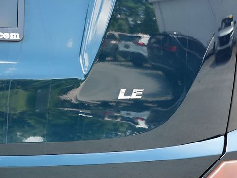 Used 2017 Toyota RAV4 LE FWD image 7