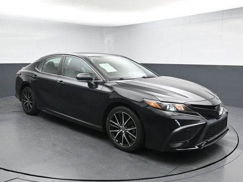 Used 2023 Toyota Camry SE FWD image 2