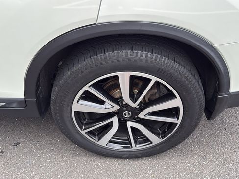 Used 2019 Nissan Rogue SL w/ Premium Package image 23