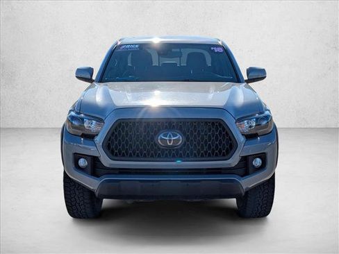 Used 2018 Toyota Tacoma TRD Off-Road image 2