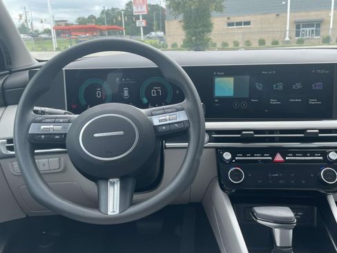 Used 2025 Hyundai Tucson SEL FWD image 13