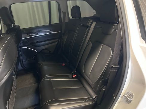 Used 2023 Jeep Grand Cherokee Limited image 21