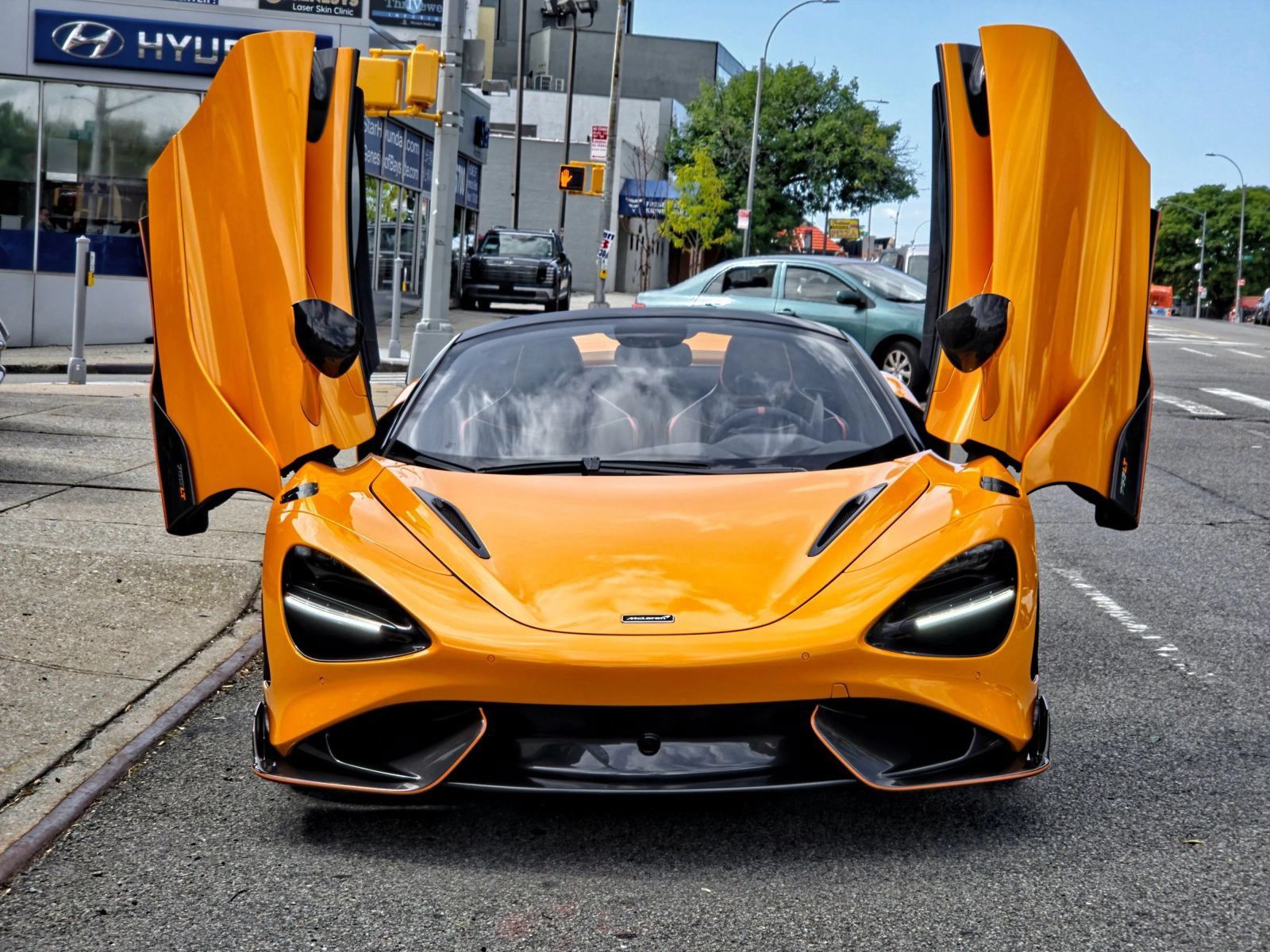 Used 2022 McLaren 765LT RWD image 11