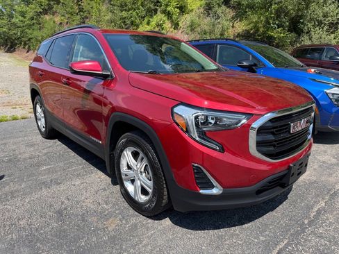 Used 2020 GMC Terrain SLE w/ Driver Convenience Package AWD/4WD image 3