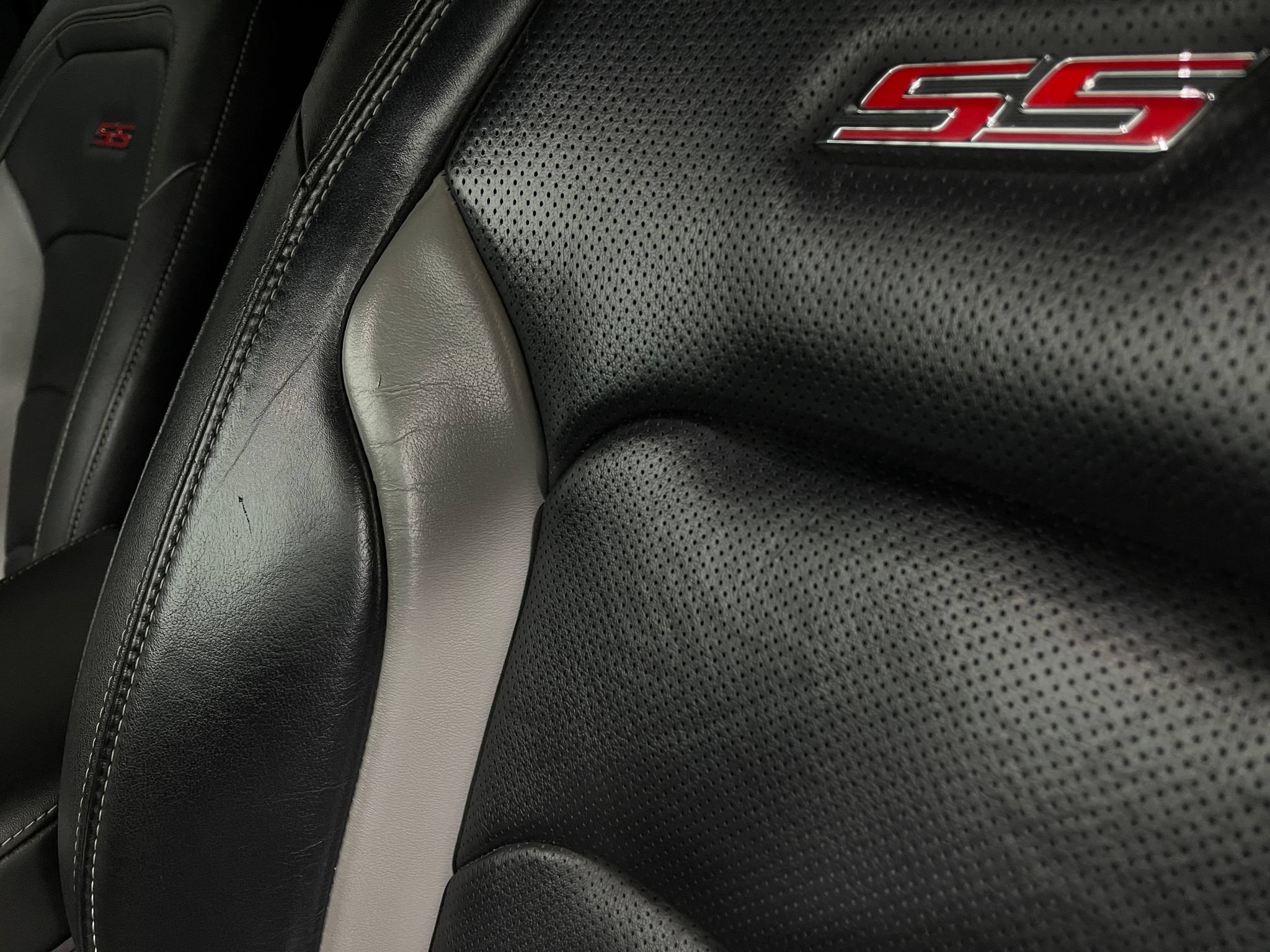 Used 2018 Chevrolet Camaro SS RWD image 16