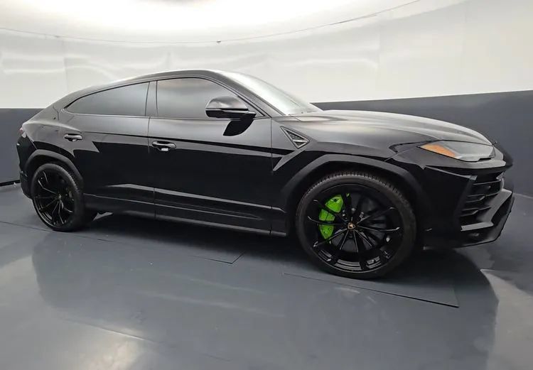 Used 2022 Lamborghini Urus AWD/4WD image 2