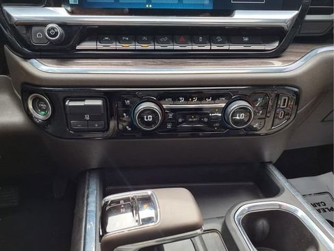 Used 2024 Chevrolet Silverado 1500 LTZ AWD/4WD image 34