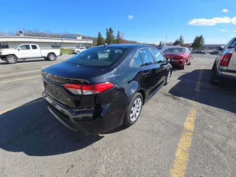Used 2022 Toyota Corolla LE image 6