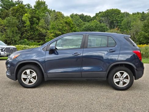 Used 2018 Chevrolet Trax LS w/ LPO, Cargo Package AWD/4WD image 2