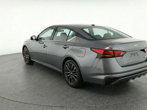 Used 2025 Nissan Altima 2.5 SV FWD image 6
