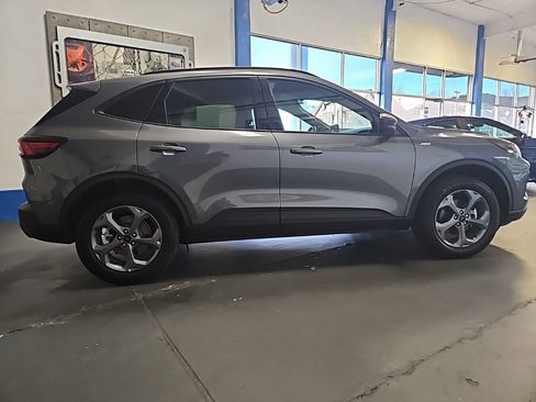 Used 2025 Ford Escape ST-Line image 4