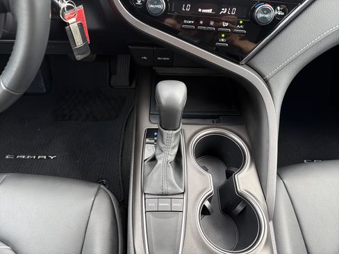 Used 2022 Toyota Camry SE w/ Carpet Mat Package (TMS) FWD image 21