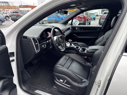 Used 2021 Porsche Cayenne image 2
