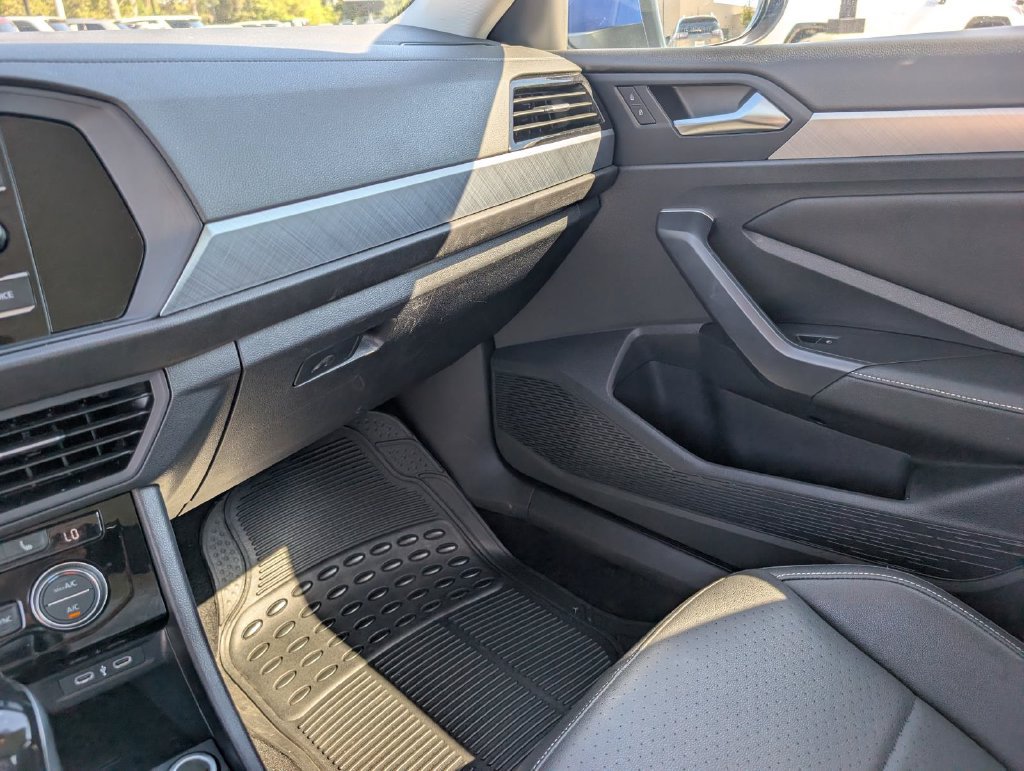 Used 2024 Volkswagen Jetta SE FWD image 29