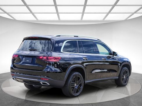 Used 2024 Mercedes-Benz GLS 450 4MATIC image 3