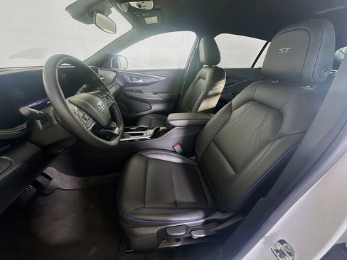 Used 2025 Buick Envista Sport Touring image 13