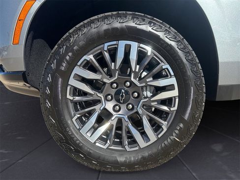 New 2026 Chevrolet Suburban Z71 image 14