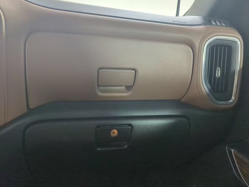 Used 2021 Chevrolet Silverado 1500 High Country w/ Technology Package AWD/4WD image 17
