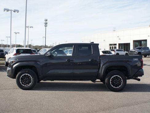Used 2024 Toyota Tacoma TRD Off-Road image 11