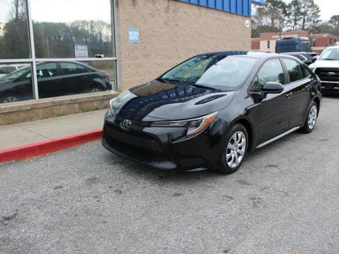 Used 2021 Toyota Corolla LE image 3