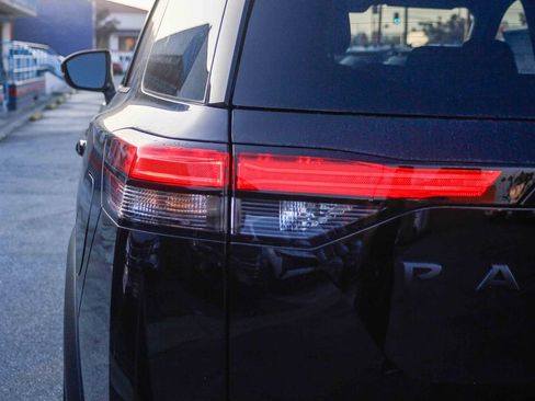 New 2025 Nissan Pathfinder SV w/ Black Appearance Package image 10