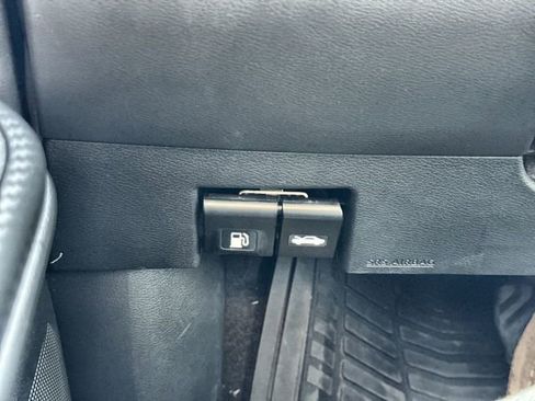 Used 2024 Nissan Versa SV w/ Trunk Package image 39