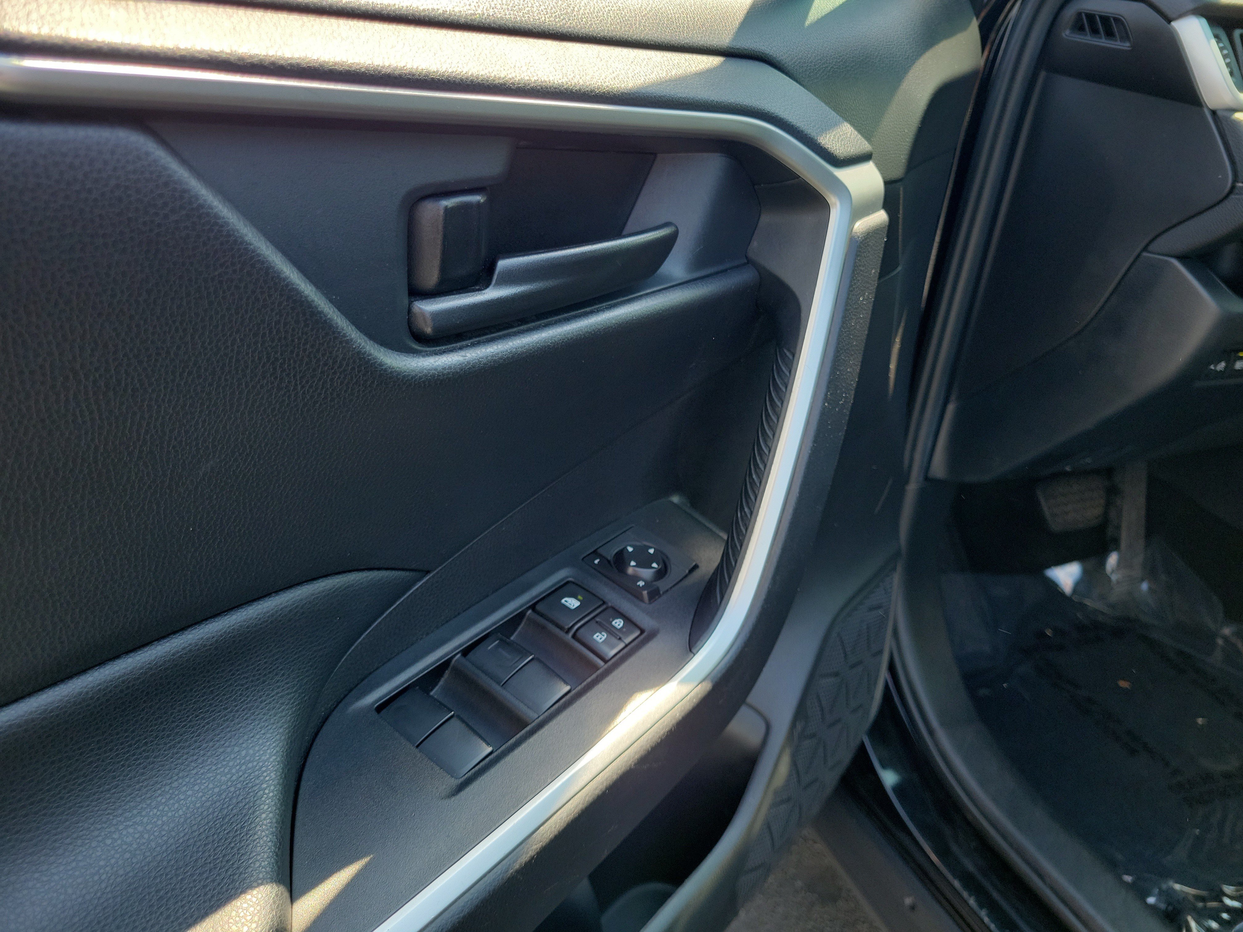 Used 2020 Toyota RAV4 LE w/ All Weather Liner Package AWD/4WD image 18
