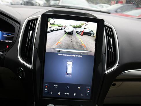 Used 2022 Ford Edge Titanium AWD/4WD image 36