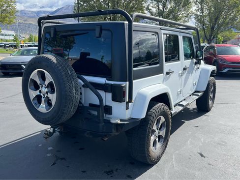 Used 2016 Jeep Wrangler Unlimited Sahara w/ Connectivity Group image 8