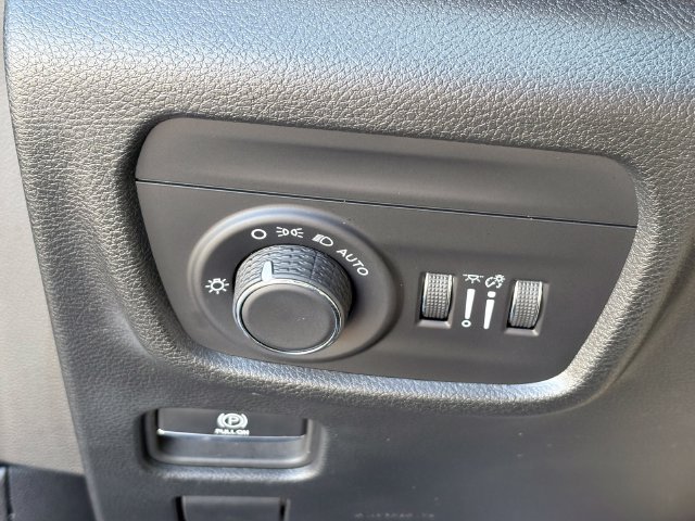 Certified 2025 Jeep Grand Cherokee Altitude AWD/4WD image 23