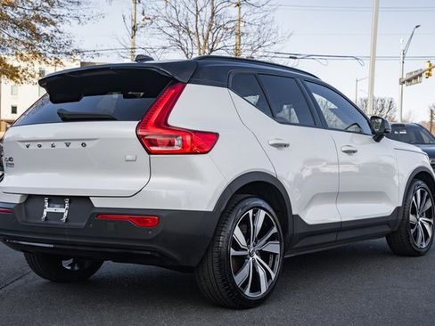 Used 2021 Volvo XC40 P8 Recharge w/ Advanced Package image 4