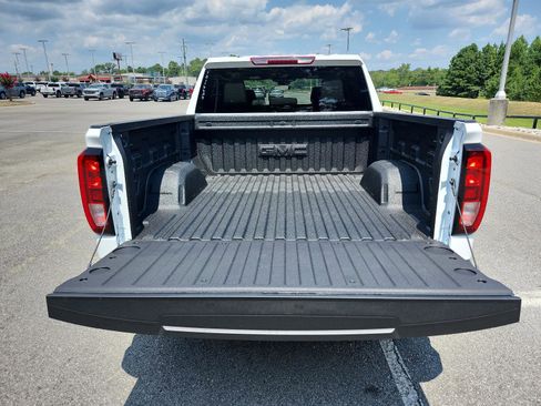 New 2026 GMC Sierra 1500 SLE image 9