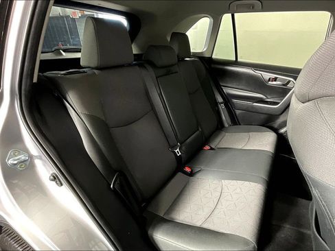 Used 2024 Toyota RAV4 XLE image 37