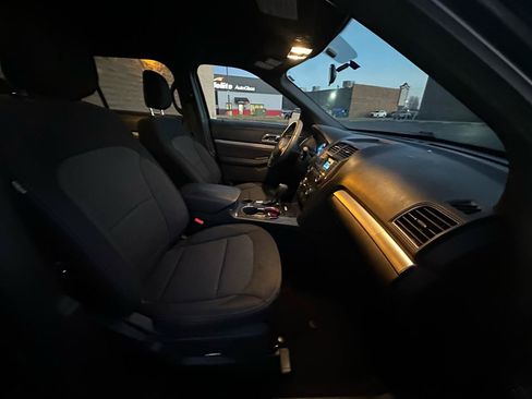 Used 2018 Ford Explorer XLT FWD image 11