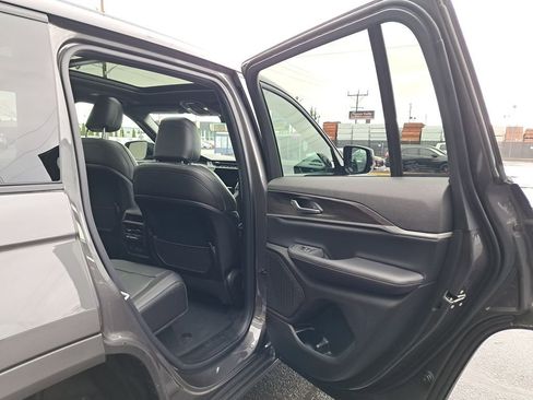 New 2025 Jeep Grand Cherokee Limited w/ MOPAR Finishing Package AWD/4WD image 13