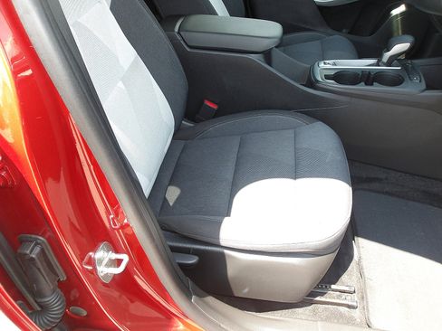 Used 2024 Chevrolet Trax LS w/ LS Convenience Package FWD image 9