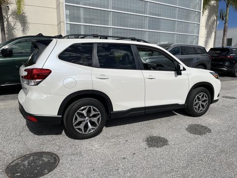 Used 2024 Subaru Forester Premium AWD/4WD image 8