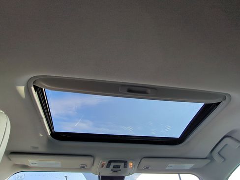 Used 2024 Toyota Sienna XLE image 29