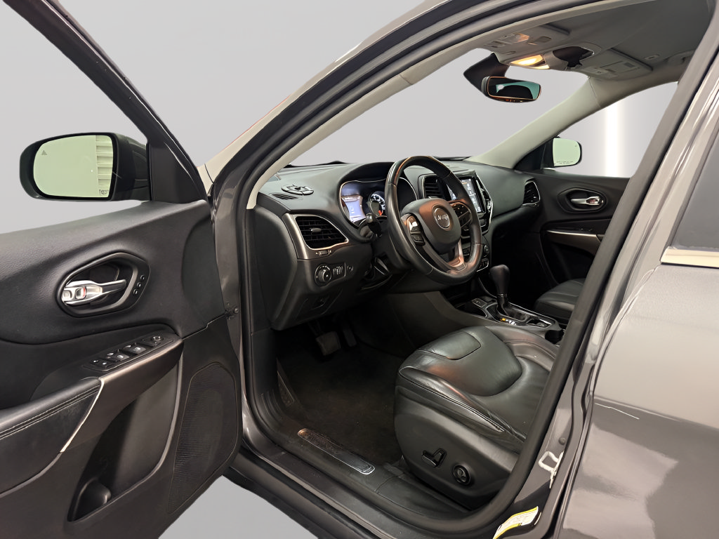 Used 2019 Jeep Cherokee Limited FWD image 10